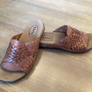 Womens US size 9 Taos GURU sandal